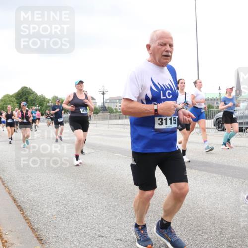 29.06.2025 - hella hamburg halbmarathon Lena Gebhardt http://msf.ph/oto/8290494 29.06.2025 10:55:45 Lombardsbrücke 1873, 3115, 081, 9614, 1616, 1873, 1917, 2793, 3101, 3115, 3157, 3244, 3268, 3577, 4265, 4470, 4473, 4628, 4896, 5040, 5220, 5222, 5306, 5483, 5487, 5575, 5994, 6055, 6056, 6113, 6257, 6494, 6594, 7516, 7548, 7616, 7680, 7969, 8110, 8527, 8532, 8533, 8626, 8648, 9548, 9614, 9618, 9838, 9857, 9858, 9861, 9865, 9956, 10094, 10436, 10438, 10449, 10559, 10593, 10640, 10885, 11109, 11903, 11962, 11963, 12695, 12902, 13230, 14727, 15152, 16385 meine-sportfotos.de