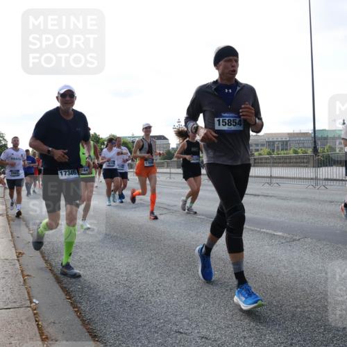 29.06.2025 - hella hamburg halbmarathon Lena Gebhardt http://msf.ph/oto/8290495 29.06.2025 09:58:44 Lombardsbrücke 3268, 17698, 2883, 17346, 64, 13706, 15854, 7716, 1190, 1285, 1410, 1485, 1715, 1719, 1727, 1815, 1946, 1951, 2029, 2034, 2518, 2656, 2840, 2883, 2907, 3037, 3041, 3097, 3334, 3819, 3859, 3952, 4120, 4152, 4167, 4903, 5077, 5084, 5093, 5259, 5378, 5721, 5894, 6272, 6294, 6433, 6592, 6629, 6657, 6759, 6877, 6897, 7082, 7369, 7716, 7732, 7856, 7896, 8068, 8154, 8311, 8322, 8393, 8590, 8639, 8721, 8798, 8825, 9012, 9057, 9562, 9655, 9656, 9727, 9770, 10084, 10488 meine-sportfotos.de