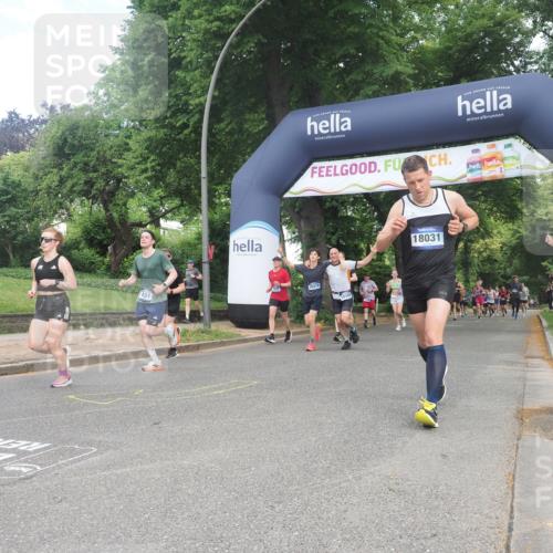 29.06.2025 - hella hamburg halbmarathon KatJ http://msf.ph/oto/8290503 29.06.2025 10:42:01 Zwischen KM18-KM19 1193, 2448, 4231, 4897, 6355, 6356, 8223 meine-sportfotos.de