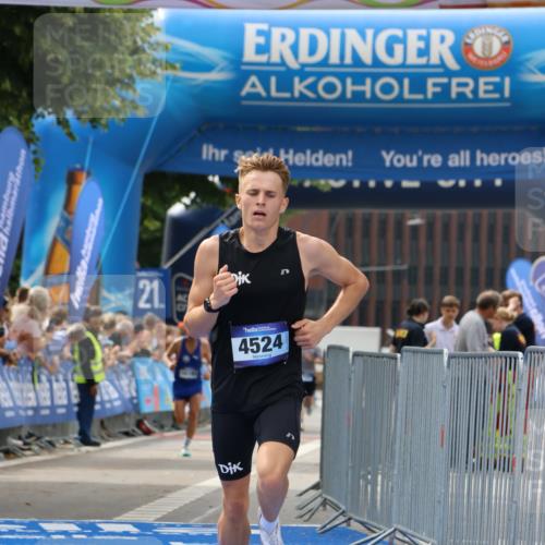 29.06.2025 - hella hamburg halbmarathon Strokosch-Dieckow http://msf.ph/oto/8290510 29.06.2025 10:19:44 Ziel 4524 meine-sportfotos.de