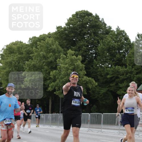 29.06.2025 - hella hamburg halbmarathon Jannik Wohlers http://msf.ph/oto/8290512 29.06.2025 10:04:13 Lombardsbrücke 1213, 1316, 1347, 1377, 1674, 2011, 2463, 2698, 2852, 3994, 4146, 4293, 5869, 6311, 9489, 10100, 10213, 10709, 10834, 10962, 12125, 12924, 13533, 13625, 15532, 16128, 16145, 16753, 16989, 16995, 17113, 17434, 17540, 17569, 17685, 17686, 17763, 18098, 18520, 18525 meine-sportfotos.de