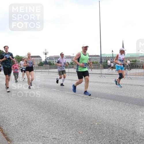 29.06.2025 - hella hamburg halbmarathon Lena Gebhardt http://msf.ph/oto/8290525 29.06.2025 10:46:41 Lombardsbrücke 1073, 1286, 1363, 1371, 1375, 1429, 1465, 1608, 1720, 1837, 1999, 2162, 2211, 2320, 2500, 2556, 2697, 2981, 3277, 3406, 3407, 3469, 3734, 3823, 4119, 4202, 4296, 4342, 4355, 4448, 4604, 5697, 5700, 5796, 5854, 5953, 6068, 6124, 6161, 6740, 7303, 7364, 7368, 7374, 7412, 7767, 7827, 7960, 7983, 8047, 8477, 8486, 8551, 8553, 8684, 8700, 9129, 9337, 9691, 10153, 10230, 11361, 12298, 12333, 12507, 12522, 13969, 14261, 15852, 16882, 16987 meine-sportfotos.de