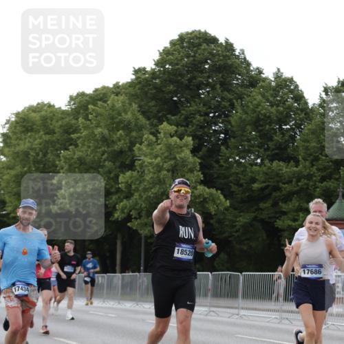 29.06.2025 - hella hamburg halbmarathon Jannik Wohlers http://msf.ph/oto/8290526 29.06.2025 10:04:13 Lombardsbrücke 1213, 1316, 1347, 1377, 1674, 2011, 2463, 2698, 2852, 3994, 4146, 4293, 5869, 6311, 9489, 10100, 10213, 10709, 10834, 10962, 12125, 12924, 13533, 13625, 15532, 16128, 16145, 16753, 16989, 16995, 17113, 17434, 17540, 17569, 17685, 17686, 17763, 18098, 18520, 18525 meine-sportfotos.de