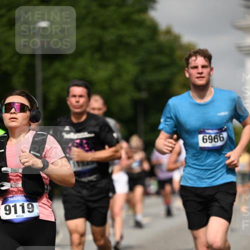 29.06.2025 - hella hamburg halbmarathon Dr. Thomas Lammeyer http://msf.ph/oto/8290528 29.06.2025 10:16:04 Kennedybrücke 1062, 1249, 1790, 1850, 1851, 3182, 3248, 3262, 3746, 3837, 4453, 4499, 5166, 5176, 6822, 6871, 6966, 7370, 7474, 8206, 8207, 9119, 9253, 9254, 9405 meine-sportfotos.de