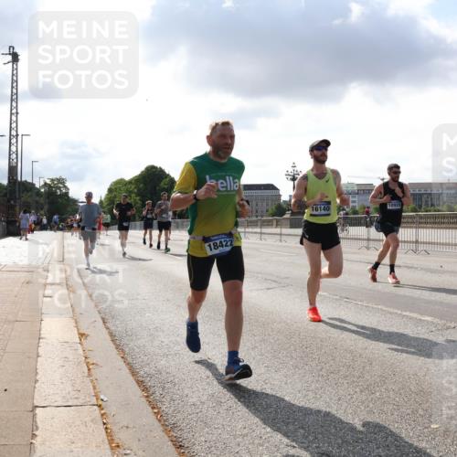 29.06.2025 - hella hamburg halbmarathon Lena Gebhardt http://msf.ph/oto/8290540 29.06.2025 09:46:21 Lombardsbrücke 18422, 16140, 10929, 1080, 1344, 1889, 1894, 2460, 2525, 3809, 3843, 3955, 4463, 4477, 4812, 4944, 5042, 6169, 6495, 7055, 7186, 7534, 7845, 7880, 7901, 8062, 8784, 8864, 8956, 9345, 10298, 10453, 10865, 10929, 11199, 11230, 11282, 11304, 11661, 11833, 12189, 12681, 12987, 13167, 13252, 13617, 13754, 13961, 14167, 14276, 14293, 15115, 15391, 15689, 15902, 16065, 16140, 16243, 16507, 16580, 16811, 16931, 16957, 17213, 17768 meine-sportfotos.de