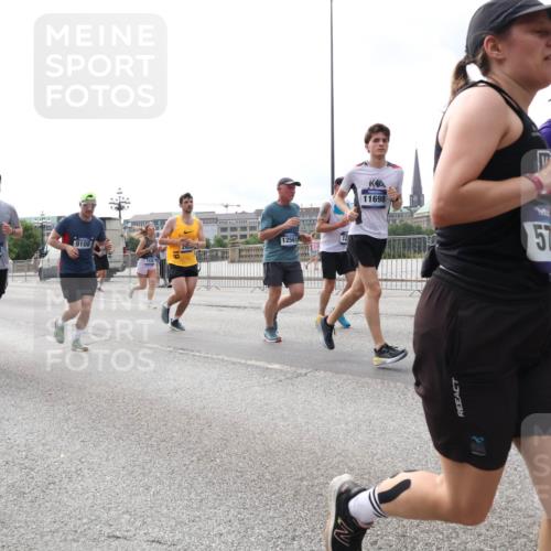 29.06.2025 - hella hamburg halbmarathon Lena Gebhardt http://msf.ph/oto/8290547 29.06.2025 10:21:13 Lombardsbrücke 17035, 9108, 1658, 12561, 14815, 11698, 12, 57, 1028, 1266, 1401, 1658, 2271, 2383, 2635, 2815, 2923, 2945, 2956, 2986, 3122, 3161, 3247, 3453, 3813, 3817, 3825, 3826, 4082, 4350, 4786, 5041, 5061, 5373, 5395, 5493, 5767, 6103, 6275, 6308, 6608, 6844, 7228, 7375, 7522, 7553, 7608, 7781, 8095, 8113, 8724, 8726, 8844, 8940, 9005, 9011, 9100, 9108, 9236, 9499, 9501, 9624, 9981, 10050, 10350, 10374, 10585, 10602, 11145, 11698, 12175, 12694, 12844, 13057, 13508 meine-sportfotos.de