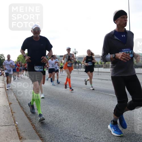 29.06.2025 - hella hamburg halbmarathon Lena Gebhardt http://msf.ph/oto/8290560 29.06.2025 09:58:44 Lombardsbrücke 2883, 18268, 17698, 1610, 17346, 954, 7716, 1190, 1285, 1410, 1485, 1715, 1719, 1727, 1815, 1946, 1951, 2029, 2034, 2518, 2656, 2840, 2883, 2907, 3037, 3041, 3097, 3334, 3819, 3859, 3952, 4120, 4152, 4167, 4903, 5077, 5084, 5093, 5259, 5378, 5721, 5894, 6272, 6294, 6433, 6592, 6629, 6657, 6759, 6877, 6897, 7082, 7369, 7716, 7732, 7856, 7896, 8068, 8154, 8311, 8322, 8393, 8590, 8639, 8721, 8798, 8825, 9012, 9057, 9562, 9655, 9656, 9727, 9770, 10084, 10488 meine-sportfotos.de
