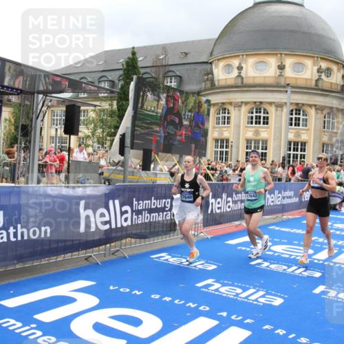 29.06.2025 - hella hamburg halbmarathon Michael Strokosch http://msf.ph/oto/8290570 29.06.2025 10:56:11 Ziel 1180, 3058, 4594, 4813, 5492, 5570, 7594, 8330, 8639, 9907, 12545, 14363, 17640, 17642, 18212 meine-sportfotos.de