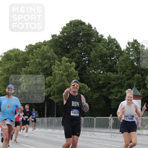 29.06.2025 - hella hamburg halbmarathon Jannik Wohlers http://msf.ph/oto/8290596 29.06.2025 10:04:13 Lombardsbrücke 1213, 1316, 1347, 1377, 1674, 2011, 2463, 2698, 2852, 3994, 4146, 4293, 5869, 6311, 9489, 10100, 10213, 10709, 10834, 10962, 12125, 12924, 13533, 13625, 15532, 16128, 16145, 16753, 16989, 16995, 17113, 17434, 17540, 17569, 17685, 17686, 17763, 18098, 18520, 18525 meine-sportfotos.de