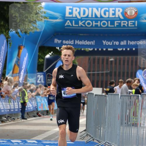 29.06.2025 - hella hamburg halbmarathon Strokosch-Dieckow http://msf.ph/oto/8290600 29.06.2025 10:19:44 Ziel 4524 meine-sportfotos.de
