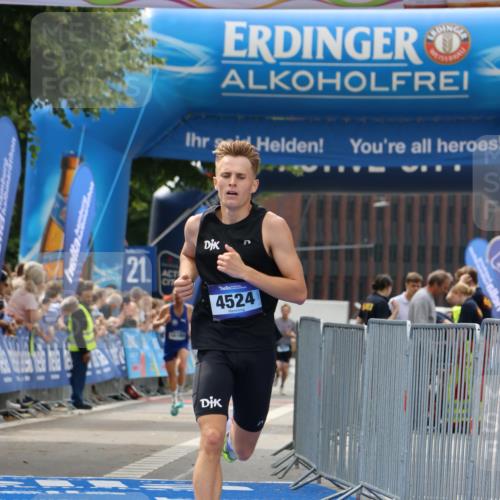29.06.2025 - hella hamburg halbmarathon Strokosch-Dieckow http://msf.ph/oto/8290644 29.06.2025 10:19:44 Ziel 4524 meine-sportfotos.de