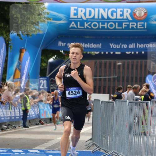 29.06.2025 - hella hamburg halbmarathon Strokosch-Dieckow http://msf.ph/oto/8290697 29.06.2025 10:19:44 Ziel 4524 meine-sportfotos.de