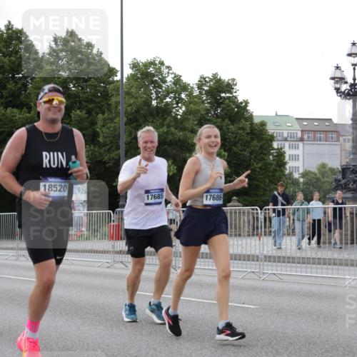 29.06.2025 - hella hamburg halbmarathon Jannik Wohlers http://msf.ph/oto/8290713 29.06.2025 10:04:14 Lombardsbrücke 1213, 1316, 1347, 1377, 2011, 2463, 2698, 2852, 3994, 4146, 4293, 5869, 6311, 8049, 9489, 10100, 10213, 10709, 10834, 12125, 12924, 13533, 13625, 15532, 16128, 16145, 16753, 16995, 17113, 17434, 17540, 17569, 17685, 17686, 18520, 18525 meine-sportfotos.de