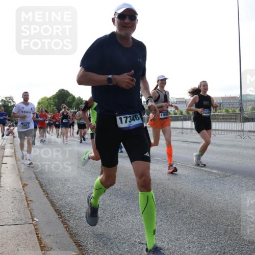 29.06.2025 - hella hamburg halbmarathon Lena Gebhardt http://msf.ph/oto/8290719 29.06.2025 09:58:44 Lombardsbrücke 2883, 17346, 17698, 8268, 1190, 1285, 1410, 1485, 1715, 1719, 1727, 1815, 1946, 1951, 2029, 2034, 2518, 2656, 2840, 2883, 2907, 3037, 3041, 3097, 3334, 3819, 3859, 3952, 4120, 4152, 4167, 4903, 5077, 5084, 5093, 5259, 5378, 5721, 5894, 6272, 6294, 6433, 6592, 6629, 6657, 6759, 6877, 6897, 7082, 7369, 7716, 7732, 7856, 7896, 8068, 8154, 8311, 8322, 8393, 8590, 8639, 8721, 8798, 8825, 9012, 9057, 9562, 9655, 9656, 9727, 9770, 10084, 10488 meine-sportfotos.de