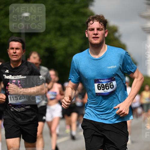 29.06.2025 - hella hamburg halbmarathon Dr. Thomas Lammeyer http://msf.ph/oto/8290721 29.06.2025 10:16:04 Kennedybrücke 1062, 1249, 1790, 1850, 1851, 3182, 3248, 3262, 3746, 3837, 4453, 4499, 5166, 5176, 6822, 6871, 6966, 7370, 7474, 8206, 8207, 9119, 9253, 9254, 9405 meine-sportfotos.de