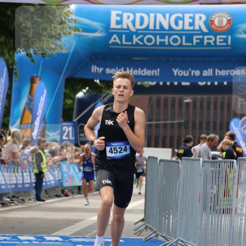 29.06.2025 - hella hamburg halbmarathon Strokosch-Dieckow http://msf.ph/oto/8290730 29.06.2025 10:19:44 Ziel 4524 meine-sportfotos.de