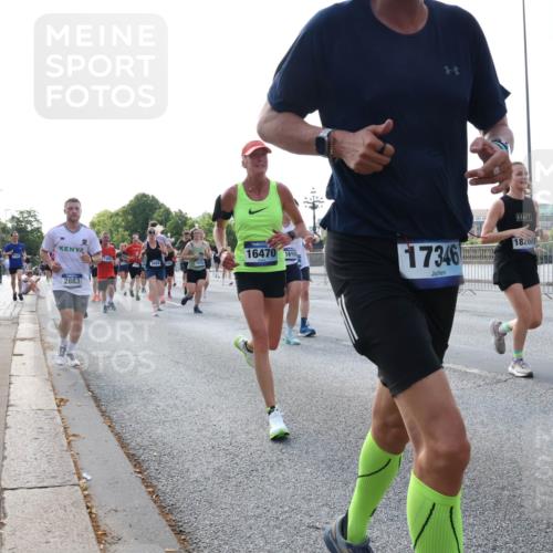 29.06.2025 - hella hamburg halbmarathon Lena Gebhardt http://msf.ph/oto/8290747 29.06.2025 09:58:45 Lombardsbrücke 18268, 16470, 1610, 17346, 2883, 1285, 1410, 1485, 1715, 1719, 1727, 1815, 1946, 1951, 2029, 2034, 2518, 2656, 2840, 2883, 2907, 3037, 3041, 3097, 3334, 3819, 3859, 3952, 4120, 4152, 4167, 4903, 5077, 5084, 5259, 5378, 5721, 5894, 6272, 6294, 6433, 6592, 6629, 6657, 6759, 6877, 6897, 7082, 7232, 7369, 7716, 7732, 7856, 8068, 8154, 8311, 8322, 8393, 8590, 8639, 8721, 8798, 8825, 9012, 9057, 9562, 9655, 9656, 9727, 9770, 10084, 10488 meine-sportfotos.de