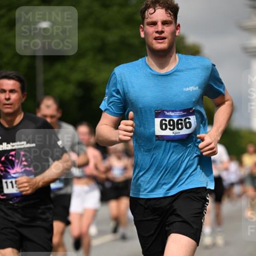 29.06.2025 - hella hamburg halbmarathon Dr. Thomas Lammeyer http://msf.ph/oto/8290770 29.06.2025 10:16:04 Kennedybrücke 1062, 1249, 1790, 1850, 1851, 3182, 3248, 3262, 3746, 3837, 4453, 4499, 5166, 5176, 6822, 6871, 6966, 7370, 7474, 8206, 8207, 9119, 9253, 9254, 9405 meine-sportfotos.de