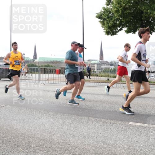 29.06.2025 - hella hamburg halbmarathon Lena Gebhardt http://msf.ph/oto/8290772 29.06.2025 10:21:14 Lombardsbrücke 9108, 298, 116, 1028, 1266, 1401, 1658, 2271, 2383, 2635, 2815, 2923, 2945, 2956, 2986, 3122, 3161, 3247, 3453, 3813, 3817, 3825, 3826, 4082, 4350, 4786, 5041, 5061, 5373, 5395, 5493, 5767, 6103, 6275, 6308, 6608, 6844, 7228, 7375, 7522, 7553, 7608, 7781, 8095, 8113, 8724, 8726, 8844, 9005, 9011, 9100, 9108, 9236, 9499, 9501, 9624, 9981, 10350, 10374, 10585, 10602, 11145, 11698, 12175, 12694, 12844, 13057, 13508 meine-sportfotos.de