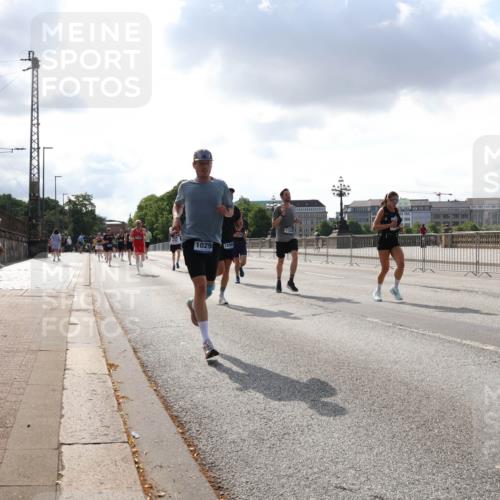 29.06.2025 - hella hamburg halbmarathon Lena Gebhardt http://msf.ph/oto/8290799 29.06.2025 09:46:23 Lombardsbrücke 1029, 1298, 11230, 1080, 1344, 1889, 1894, 2460, 2525, 3809, 3843, 3955, 4463, 4477, 4812, 4944, 5042, 5048, 6169, 6495, 7055, 7186, 7534, 7845, 7880, 7901, 8062, 8784, 8864, 8956, 9345, 10298, 10453, 10865, 10929, 11199, 11230, 11282, 11304, 11661, 11833, 12189, 12681, 12987, 13167, 13252, 13617, 13754, 13961, 14167, 14276, 14293, 15115, 15391, 15689, 15902, 16065, 16140, 16243, 16507, 16580, 16811, 16931, 16957, 17213, 17768 meine-sportfotos.de