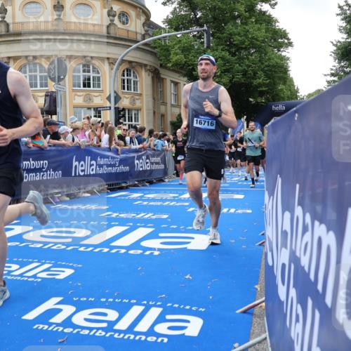 29.06.2025 - hella hamburg halbmarathon Strokosch-Dieckow http://msf.ph/oto/8290825 29.06.2025 10:49:59 Ziel 1216, 1321, 1507, 2020, 2540, 3562, 3692, 3852, 7100, 7657, 8454, 8455, 9031, 9213, 9303, 9491, 9965, 12203, 12271, 12527, 12733, 13225, 13758, 14257, 16403, 16716, 16732, 16887, 18228, 18657, 18658, 18884, 19112 meine-sportfotos.de