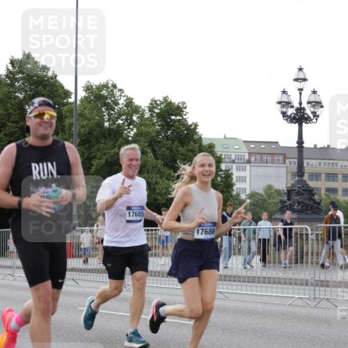 29.06.2025 - hella hamburg halbmarathon Jannik Wohlers http://msf.ph/oto/8290830 29.06.2025 10:04:14 Lombardsbrücke 1213, 1316, 1347, 1377, 2011, 2463, 2698, 2852, 3994, 4146, 4293, 5869, 6311, 8049, 9489, 10100, 10213, 10709, 10834, 12125, 12924, 13533, 13625, 15532, 16128, 16145, 16753, 16995, 17113, 17434, 17540, 17569, 17685, 17686, 18520, 18525 meine-sportfotos.de