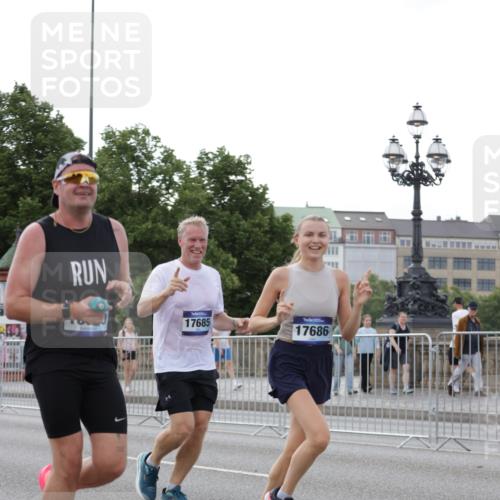 29.06.2025 - hella hamburg halbmarathon Jannik Wohlers http://msf.ph/oto/8290840 29.06.2025 10:04:14 Lombardsbrücke 1213, 1316, 1347, 1377, 2011, 2463, 2698, 2852, 3994, 4146, 4293, 5869, 6311, 8049, 9489, 10100, 10213, 10709, 10834, 12125, 12924, 13533, 13625, 15532, 16128, 16145, 16753, 16995, 17113, 17434, 17540, 17569, 17685, 17686, 18520, 18525 meine-sportfotos.de