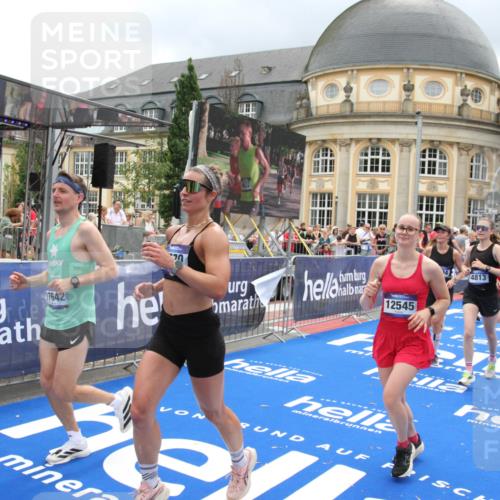 29.06.2025 - hella hamburg halbmarathon Michael Strokosch http://msf.ph/oto/8290844 29.06.2025 10:56:13 Ziel 4594, 4813, 5492, 5570, 7594, 8330, 8639, 9907, 12545, 14363, 15484, 16113, 16634, 17468, 17640, 17642 meine-sportfotos.de