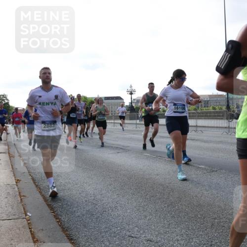 29.06.2025 - hella hamburg halbmarathon Lena Gebhardt http://msf.ph/oto/8290861 29.06.2025 09:58:46 Lombardsbrücke 4120, 2883, 9770, 5084, 10724, 16108, 16470, 1285, 1410, 1485, 1715, 1719, 1727, 1815, 1946, 1951, 1972, 2029, 2034, 2518, 2656, 2840, 2883, 2907, 3037, 3041, 3097, 3334, 3819, 3859, 3952, 4120, 4152, 4167, 5077, 5084, 5259, 5378, 5721, 5894, 6272, 6294, 6433, 6592, 6629, 6657, 6759, 6877, 6897, 7082, 7232, 7369, 7716, 7732, 7856, 8068, 8154, 8311, 8322, 8393, 8590, 8639, 8721, 8798, 8825, 9012, 9057, 9562, 9655, 9656, 9727, 9770, 10084, 10488 meine-sportfotos.de