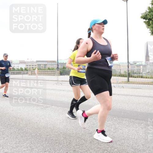 29.06.2025 - hella hamburg halbmarathon Lena Gebhardt http://msf.ph/oto/8290863 29.06.2025 10:55:47 Lombardsbrücke 1, 094, 187, 1616, 1873, 1917, 2793, 3101, 3115, 3157, 3244, 3268, 3577, 4265, 4470, 4473, 4628, 4896, 5040, 5220, 5222, 5306, 5483, 5487, 5575, 5994, 6055, 6056, 6113, 6257, 6494, 6594, 7516, 7548, 7616, 7680, 7969, 8110, 8527, 8532, 8533, 8626, 8648, 9548, 9614, 9618, 9838, 9857, 9858, 9861, 9865, 9956, 10094, 10436, 10438, 10449, 10559, 10593, 10640, 10885, 11109, 11903, 11962, 11963, 12695, 12902, 14727, 16385 meine-sportfotos.de