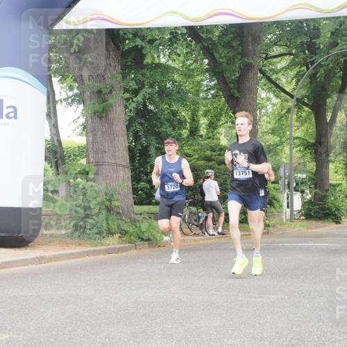 29.06.2025 - hella hamburg halbmarathon KatJ http://msf.ph/oto/8290895 29.06.2025 10:12:41 Zwischen KM18-KM19 35, 52 meine-sportfotos.de