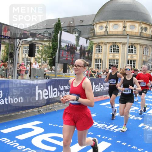 29.06.2025 - hella hamburg halbmarathon Michael Strokosch http://msf.ph/oto/8290902 29.06.2025 10:56:13 Ziel 4594, 4813, 5492, 5570, 7594, 8330, 8639, 9907, 12545, 14363, 15484, 16113, 16634, 17468, 17640, 17642 meine-sportfotos.de