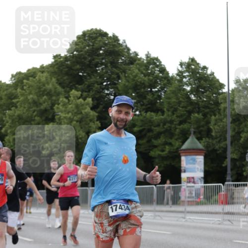 29.06.2025 - hella hamburg halbmarathon Jannik Wohlers http://msf.ph/oto/8290917 29.06.2025 10:04:15 Lombardsbrücke 1213, 1316, 1347, 1377, 2011, 2463, 2698, 2852, 3994, 4146, 4293, 5869, 6311, 8049, 10100, 10709, 10834, 12125, 12924, 13533, 13625, 15532, 16128, 16145, 16753, 16995, 17113, 17434, 17540, 17569, 17685, 17686, 17814, 18520 meine-sportfotos.de