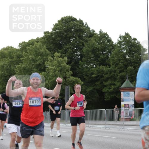 29.06.2025 - hella hamburg halbmarathon Jannik Wohlers http://msf.ph/oto/8290950 29.06.2025 10:04:16 Lombardsbrücke 1213, 1316, 1347, 1377, 2011, 2463, 2628, 2698, 2852, 3994, 4146, 4293, 4538, 5869, 6311, 8049, 10100, 10709, 10834, 12125, 12924, 13533, 13625, 15532, 16128, 16145, 16357, 16995, 17113, 17434, 17540, 17685, 17686, 17814, 18520 meine-sportfotos.de