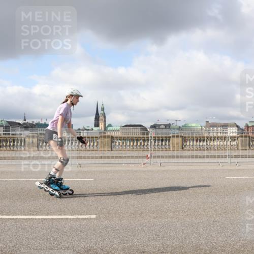 29.06.2025 - hella hamburg halbmarathon Lena Gebhardt http://msf.ph/oto/8290975 29.06.2025 09:05:49 Lombardsbrücke  meine-sportfotos.de