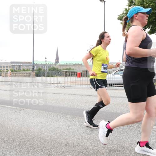29.06.2025 - hella hamburg halbmarathon Lena Gebhardt http://msf.ph/oto/8290981 29.06.2025 10:55:48 Lombardsbrücke 3244, 1009, 1616, 1873, 1909, 1917, 2793, 3101, 3115, 3157, 3244, 3268, 3577, 4265, 4470, 4473, 4836, 4896, 5220, 5222, 5306, 5483, 5487, 5575, 5994, 6055, 6056, 6113, 6257, 6494, 6594, 7516, 7548, 7616, 7680, 7969, 8110, 8527, 8532, 8533, 8626, 8648, 9548, 9614, 9618, 9838, 9857, 9858, 9861, 9865, 9956, 10094, 10436, 10438, 10449, 10559, 10593, 10640, 10885, 11109, 11903, 11962, 11963, 12695, 12902, 14727, 16385 meine-sportfotos.de