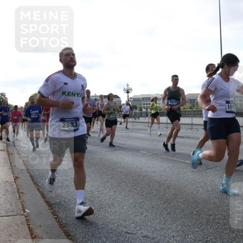 29.06.2025 - hella hamburg halbmarathon Lena Gebhardt http://msf.ph/oto/8290986 29.06.2025 09:58:46 Lombardsbrücke 7732, 4120, 14368, 2883, 10724, 5077, 161, 1285, 1410, 1485, 1715, 1719, 1727, 1815, 1946, 1951, 1972, 2029, 2034, 2518, 2656, 2840, 2883, 2907, 3037, 3041, 3097, 3334, 3819, 3859, 3952, 4120, 4152, 4167, 5077, 5084, 5259, 5378, 5721, 5894, 6272, 6294, 6433, 6592, 6629, 6657, 6759, 6877, 6897, 7082, 7232, 7369, 7716, 7732, 7856, 8068, 8154, 8311, 8322, 8393, 8590, 8639, 8721, 8798, 8825, 9012, 9057, 9562, 9655, 9656, 9727, 9770, 10084, 10488 meine-sportfotos.de