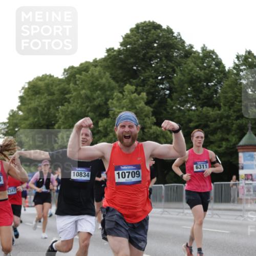 29.06.2025 - hella hamburg halbmarathon Jannik Wohlers http://msf.ph/oto/8291016 29.06.2025 10:04:16 Lombardsbrücke 1213, 1316, 1347, 1377, 2011, 2463, 2628, 2698, 2852, 3994, 4146, 4293, 4538, 5869, 6311, 8049, 10100, 10709, 10834, 12125, 12924, 13533, 13625, 15532, 16128, 16145, 16357, 16995, 17113, 17434, 17540, 17685, 17686, 17814, 18520 meine-sportfotos.de