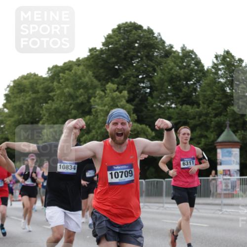 29.06.2025 - hella hamburg halbmarathon Jannik Wohlers http://msf.ph/oto/8291037 29.06.2025 10:04:16 Lombardsbrücke 1213, 1316, 1347, 1377, 2011, 2463, 2628, 2698, 2852, 3994, 4146, 4293, 4538, 5869, 6311, 8049, 10100, 10709, 10834, 12125, 12924, 13533, 13625, 15532, 16128, 16145, 16357, 16995, 17113, 17434, 17540, 17685, 17686, 17814, 18520 meine-sportfotos.de