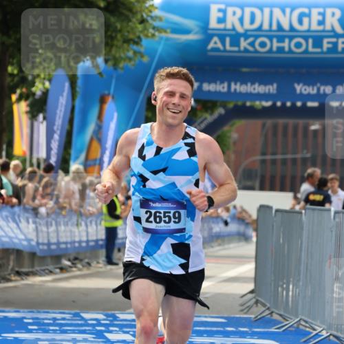 29.06.2025 - hella hamburg halbmarathon Strokosch-Dieckow http://msf.ph/oto/8291046 29.06.2025 10:19:24 Ziel 2659, 13016 meine-sportfotos.de