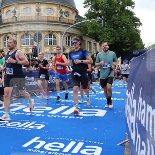 29.06.2025 - hella hamburg halbmarathon Strokosch-Dieckow http://msf.ph/oto/8291082 29.06.2025 10:50:01 Ziel 1216, 1321, 1507, 2020, 2540, 3562, 3692, 3852, 7100, 7657, 8313, 8454, 9031, 9213, 9303, 9491, 9965, 12203, 12271, 12527, 12733, 13225, 13282, 13758, 14257, 16403, 16716, 16732, 16887, 18228, 18657, 18658, 18884, 19112 meine-sportfotos.de