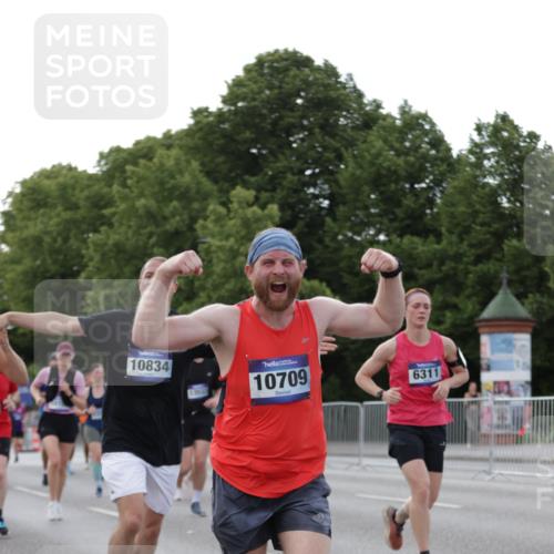 29.06.2025 - hella hamburg halbmarathon Jannik Wohlers http://msf.ph/oto/8291085 29.06.2025 10:04:16 Lombardsbrücke 1213, 1316, 1347, 1377, 2011, 2463, 2628, 2698, 2852, 3994, 4146, 4293, 4538, 5869, 6311, 8049, 10100, 10709, 10834, 12125, 12924, 13533, 13625, 15532, 16128, 16145, 16357, 16995, 17113, 17434, 17540, 17685, 17686, 17814, 18520 meine-sportfotos.de