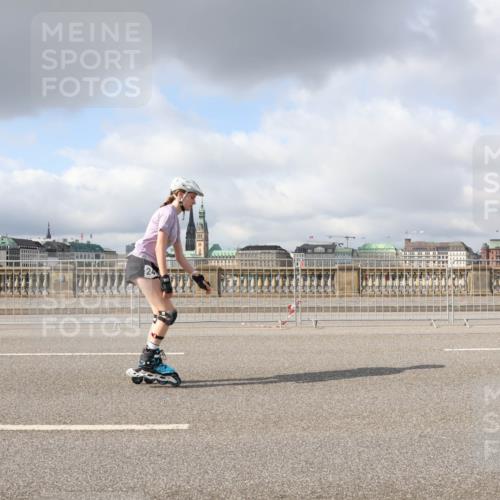29.06.2025 - hella hamburg halbmarathon Lena Gebhardt http://msf.ph/oto/8291107 29.06.2025 09:05:49 Lombardsbrücke  meine-sportfotos.de