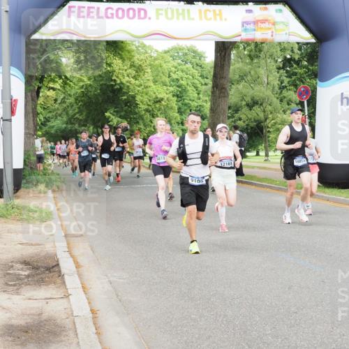 29.06.2025 - hella hamburg halbmarathon MichiJ http://msf.ph/oto/8291115 29.06.2025 10:33:34 Zwischen KM18-KM19 1920, 2188, 2470, 3785, 4277, 6819, 9105, 11291, 11688, 12161, 16725, 16803, 17960, 18810, 18862 meine-sportfotos.de