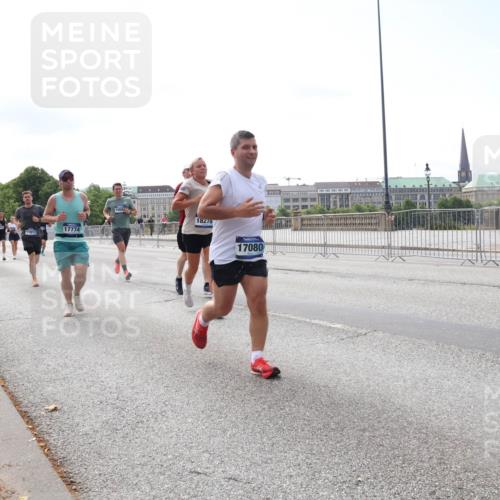 29.06.2025 - hella hamburg halbmarathon Lena Gebhardt http://msf.ph/oto/8291149 29.06.2025 10:11:52 Lombardsbrücke 1062, 1328, 1531, 1790, 1866, 1992, 3363, 4227, 5379, 5605, 7571, 8115, 8807, 8810, 9191, 9428, 10042, 10372, 10409, 10428, 11321, 11507, 11525, 11537, 11581, 11755, 11917, 12473, 13171, 13177, 13203, 13542, 13939, 13958, 14008, 14060, 14196, 14384, 15137, 15797, 15945, 16976, 17080, 17638, 17774, 17866, 18261, 18278, 18382, 18395, 18655 meine-sportfotos.de