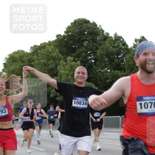 29.06.2025 - hella hamburg halbmarathon Jannik Wohlers http://msf.ph/oto/8291153 29.06.2025 10:04:17 Lombardsbrücke 1213, 1316, 1347, 1377, 2011, 2463, 2628, 2698, 2852, 3994, 4146, 4293, 4394, 4538, 5869, 6311, 8049, 10100, 10709, 10834, 11551, 12125, 12924, 13533, 13625, 15532, 16128, 16145, 16357, 16995, 17113, 17434, 17540, 17685, 17686, 17814, 18520 meine-sportfotos.de