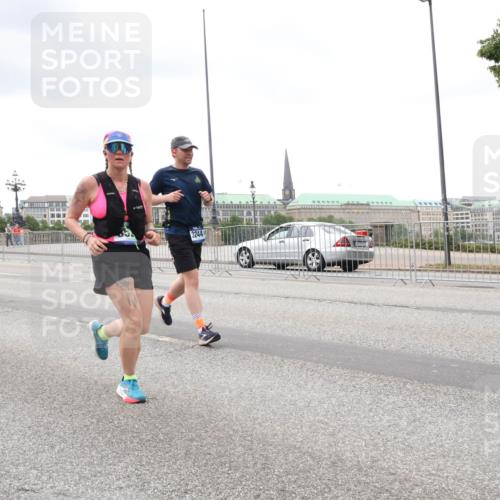 29.06.2025 - hella hamburg halbmarathon Lena Gebhardt http://msf.ph/oto/8291181 29.06.2025 10:55:48 Lombardsbrücke 17392, 3244, 1616, 1873, 1909, 1917, 2793, 3101, 3115, 3157, 3244, 3268, 3577, 4265, 4470, 4473, 4836, 4896, 5220, 5222, 5306, 5483, 5487, 5575, 5994, 6055, 6056, 6113, 6257, 6494, 6594, 7516, 7548, 7616, 7680, 7969, 8110, 8527, 8532, 8533, 8626, 8648, 9548, 9614, 9618, 9838, 9857, 9858, 9861, 9865, 9956, 10094, 10436, 10438, 10449, 10559, 10593, 10640, 10885, 11109, 11903, 11962, 11963, 12695, 12902, 14727, 16385 meine-sportfotos.de