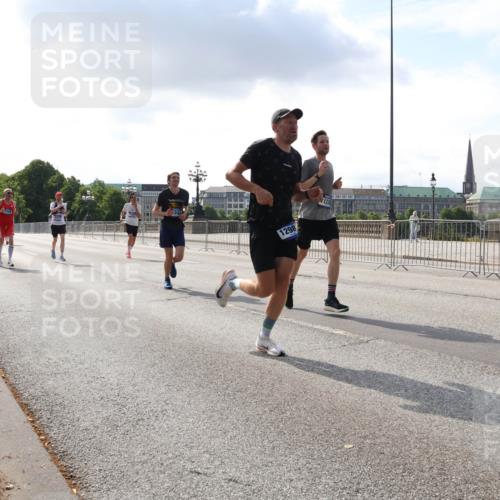29.06.2025 - hella hamburg halbmarathon Lena Gebhardt http://msf.ph/oto/8291197 29.06.2025 09:46:25 Lombardsbrücke 1298, 1230, 1344, 1889, 2243, 2460, 2525, 3809, 3843, 3955, 4463, 4477, 4812, 4944, 5042, 5048, 5152, 6169, 6495, 6683, 7055, 7186, 7534, 7628, 7845, 7901, 8062, 8312, 8784, 8864, 8956, 9345, 10298, 10453, 10865, 10929, 11199, 11230, 11282, 11304, 11661, 11833, 12189, 12447, 12681, 12987, 13252, 13617, 13961, 14276, 14293, 14310, 15115, 15391, 15689, 15902, 16065, 16140, 16243, 16507, 16580, 16811, 16931, 16957, 17213, 17768 meine-sportfotos.de