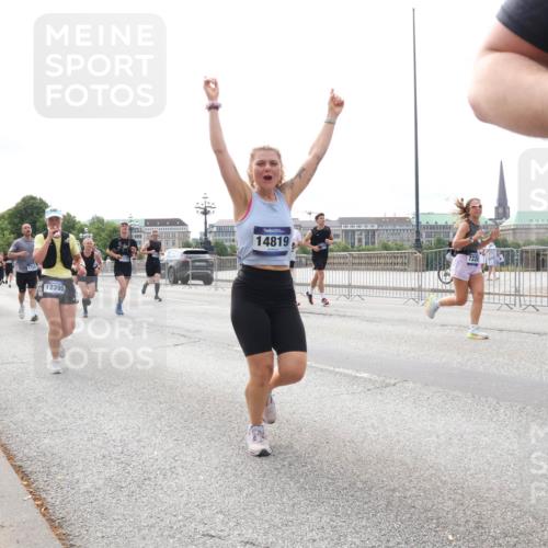 29.06.2025 - hella hamburg halbmarathon Lena Gebhardt http://msf.ph/oto/8291210 29.06.2025 10:21:15 Lombardsbrücke 12395, 14819, 1028, 1266, 1401, 1658, 2271, 2383, 2635, 2815, 2923, 2945, 2956, 2986, 3122, 3161, 3247, 3453, 3770, 3813, 3817, 3825, 3826, 4082, 4350, 4697, 4786, 5041, 5061, 5373, 5395, 5412, 5493, 5767, 6103, 6275, 6308, 6844, 7228, 7375, 7522, 7553, 7608, 7781, 8095, 8113, 8724, 8726, 8844, 9005, 9011, 9100, 9108, 9236, 9499, 9501, 9532, 9624, 9981, 10374, 10585, 10602, 11145, 11698, 12175, 12694, 12844, 13057, 13508 meine-sportfotos.de