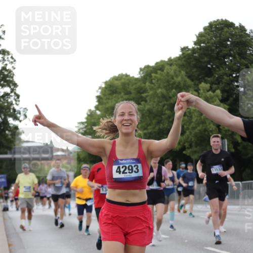 29.06.2025 - hella hamburg halbmarathon Jannik Wohlers http://msf.ph/oto/8291215 29.06.2025 10:04:17 Lombardsbrücke 1213, 1316, 1347, 1377, 2011, 2463, 2628, 2698, 2852, 3994, 4146, 4293, 4394, 4538, 5869, 6311, 8049, 10100, 10709, 10834, 11551, 12125, 12924, 13533, 13625, 15532, 16128, 16145, 16357, 16995, 17113, 17434, 17540, 17685, 17686, 17814, 18520 meine-sportfotos.de